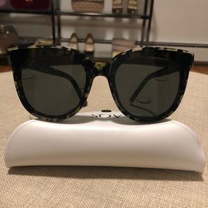 AQS Iris Oversized Sunnies